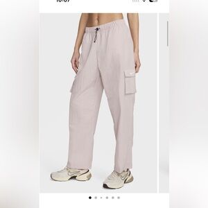 Nike
Sportswear Essential
Cargo Pants